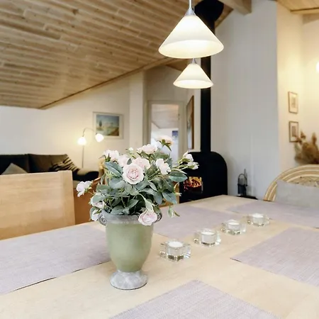 8 Person In Rodby-by Traum *