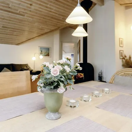 8 Person In Rodby-by Traum