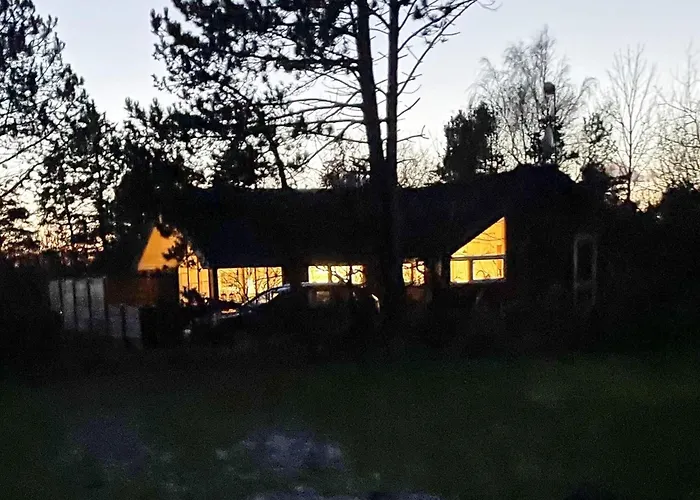 8 Person In Rodby-by Traum *